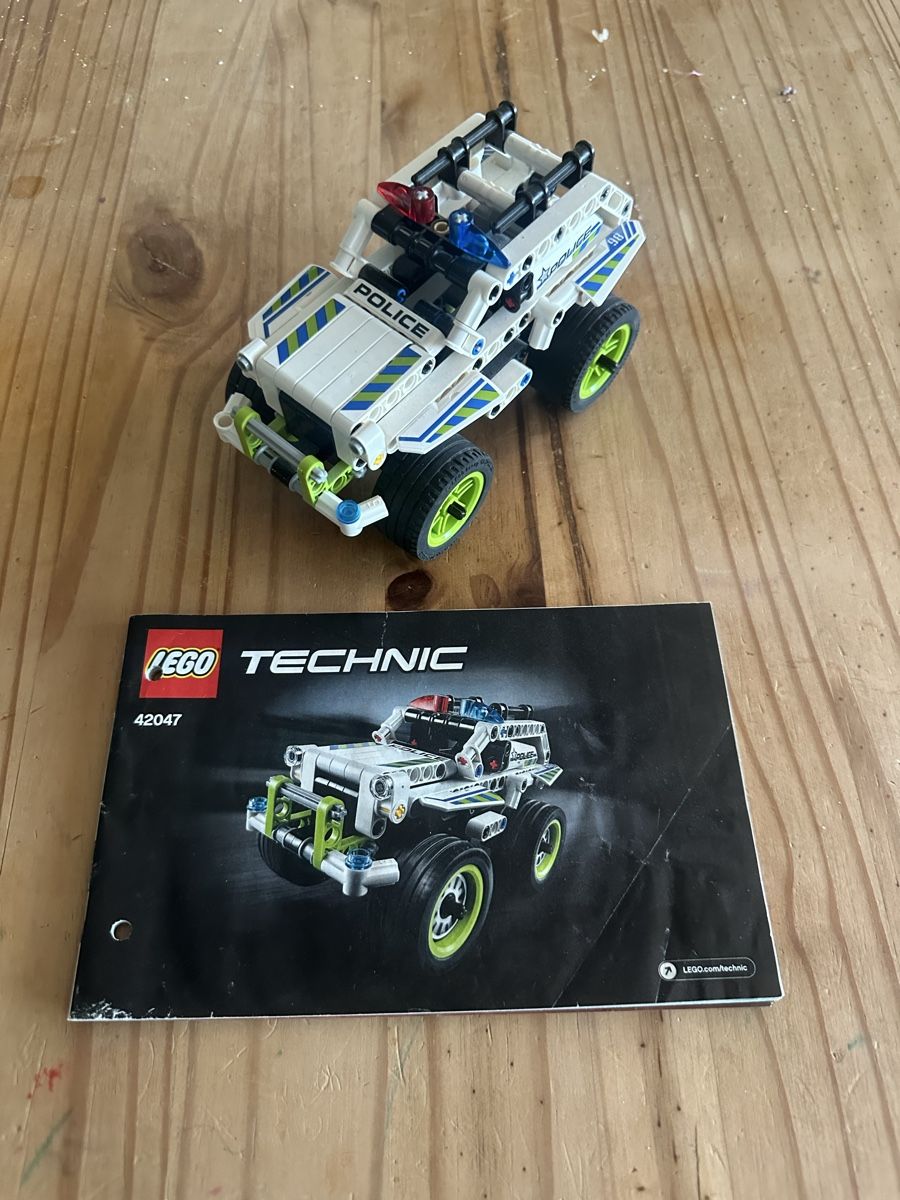 Lego Giocattoli: LEGO Technic Polizeiauto 42047 – Usato da Fahrwangen venduto da lya_n6l6