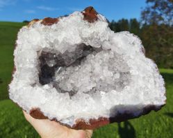 Majestätische Bergkristall-Geode aus Brasilien