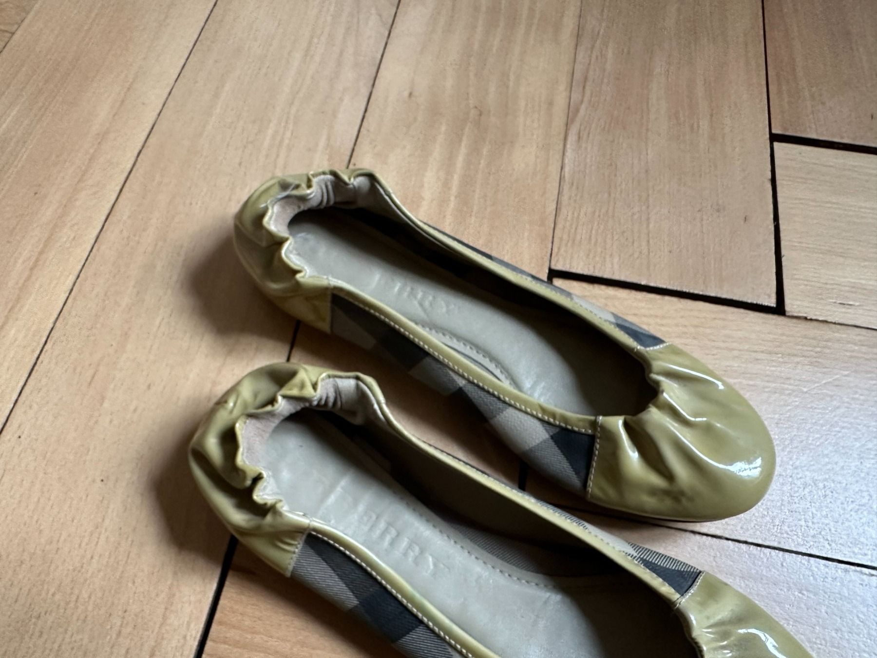 Burberry Scarpe da donna: BURBERRY - Ballerina ockergelb 37 – Usato da Zürich venduto da Diazaio 1