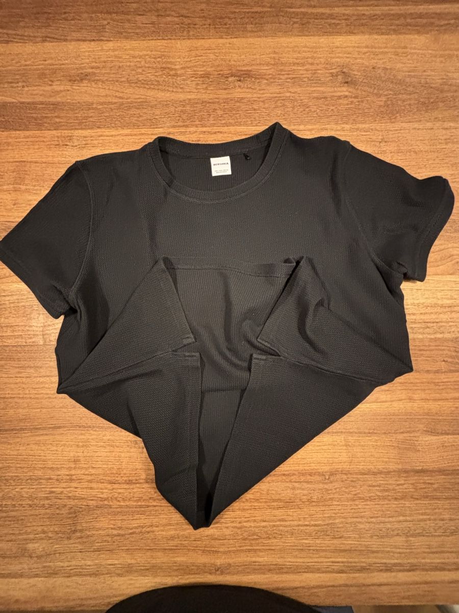 T-Shirts: Tshirt schwarz L  – Gebraucht aus Kesswil von Branca-01 7