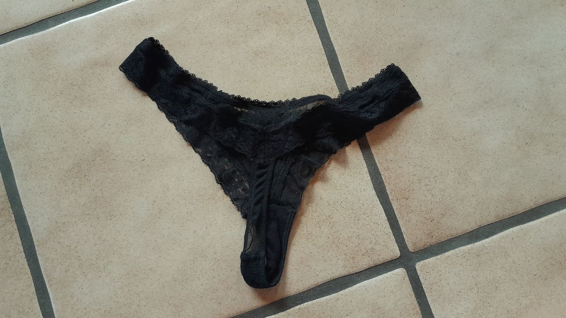 Sonstige Unterwäsche: Tanga aus Spitze – Gebraucht aus Innerthal von System_of_a_down 1