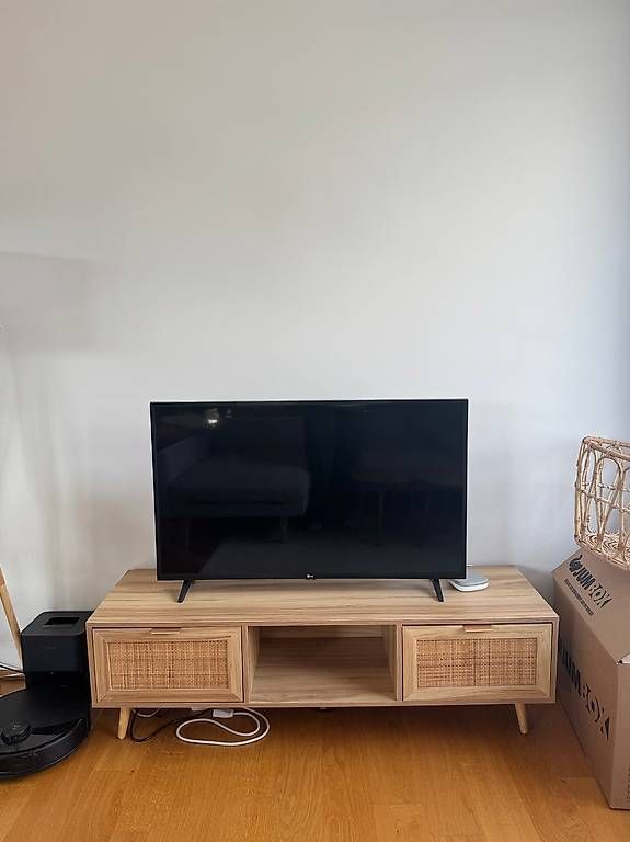 Mobili TV: TV Möbel – Usato da Zürich venduto da debbydschii