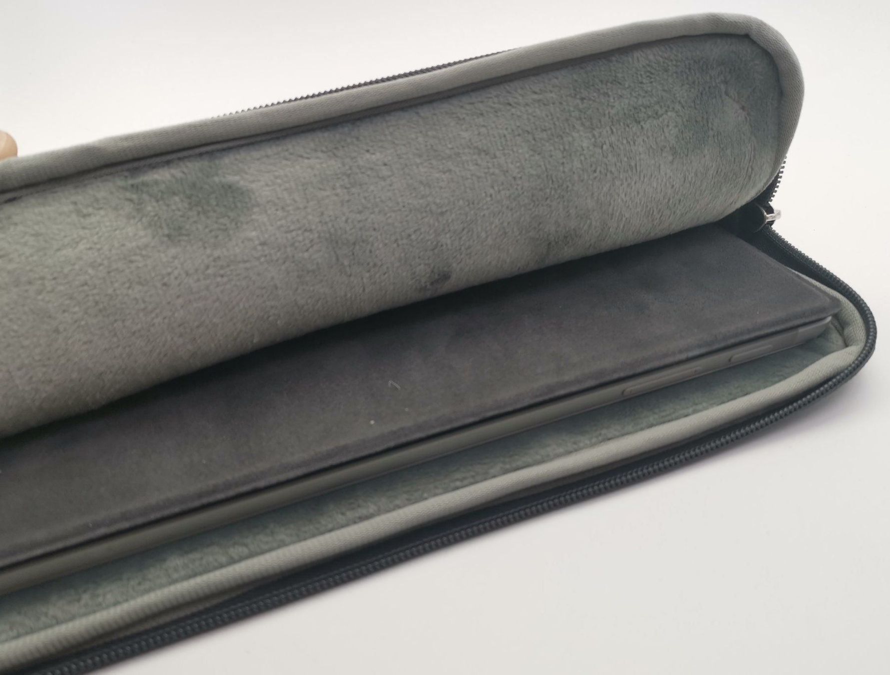 Borse: Microsoft Surface Pro Tasche - dunkel blau / 13" / 12.3" – Nuovo (secondo la descrizione) da Niederglatt ZH venduto da K1r7 8