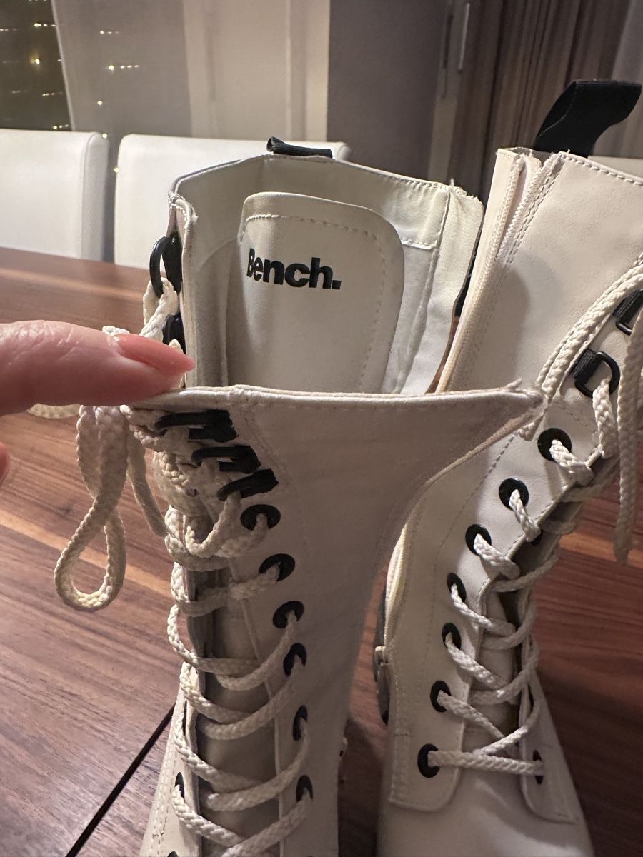Bench Scarpe da donna: Bench Stiefel weiss Gr. 38 wie neu – Nuovo (secondo la descrizione) da Kriens venduto da Pilatu 3