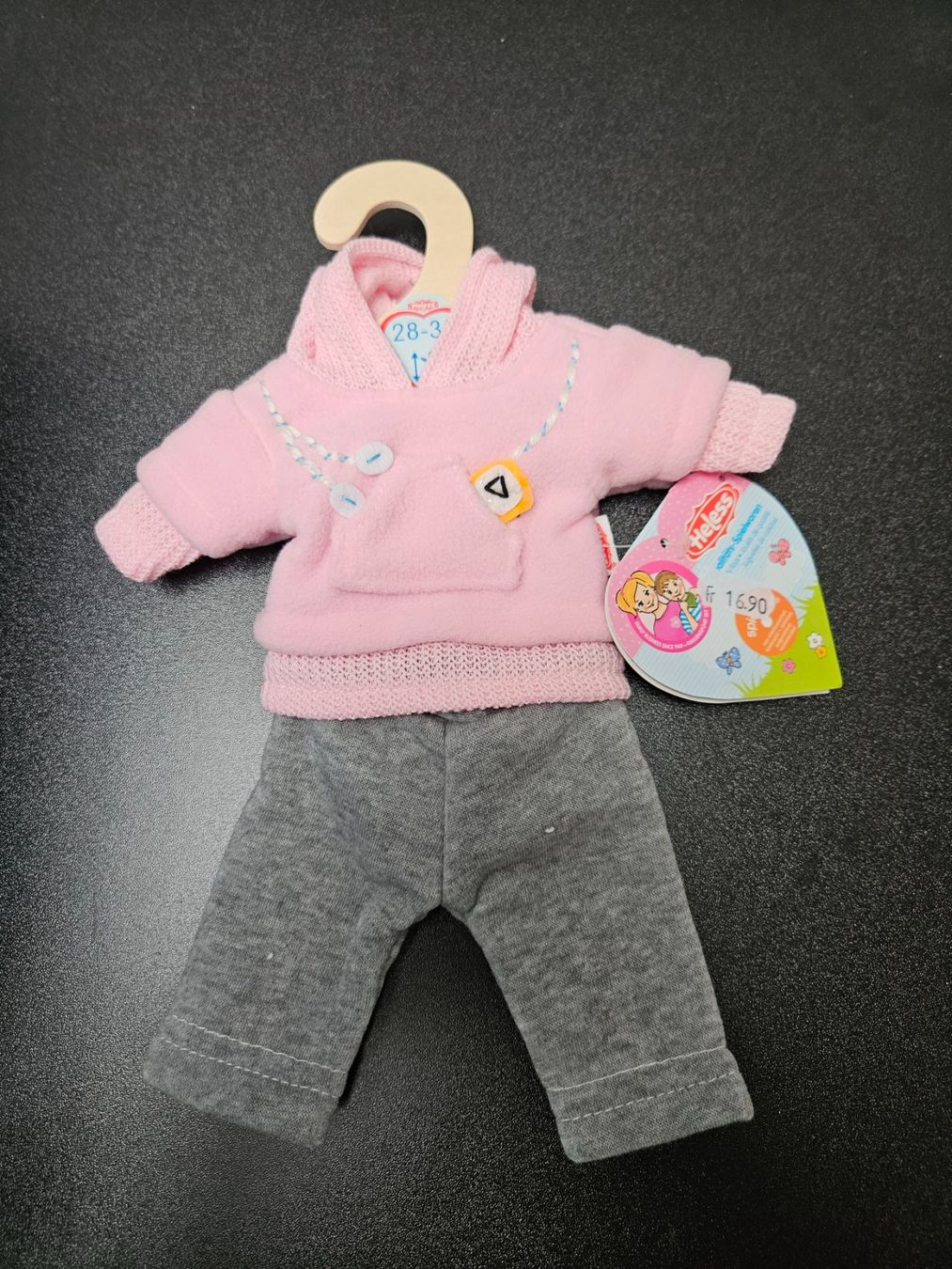 Puppen: Neu - Heless - Trainingsanzug 28-35cm – Neu und originalverpackt aus Dagmersellen von J_RP_Dagmersellen