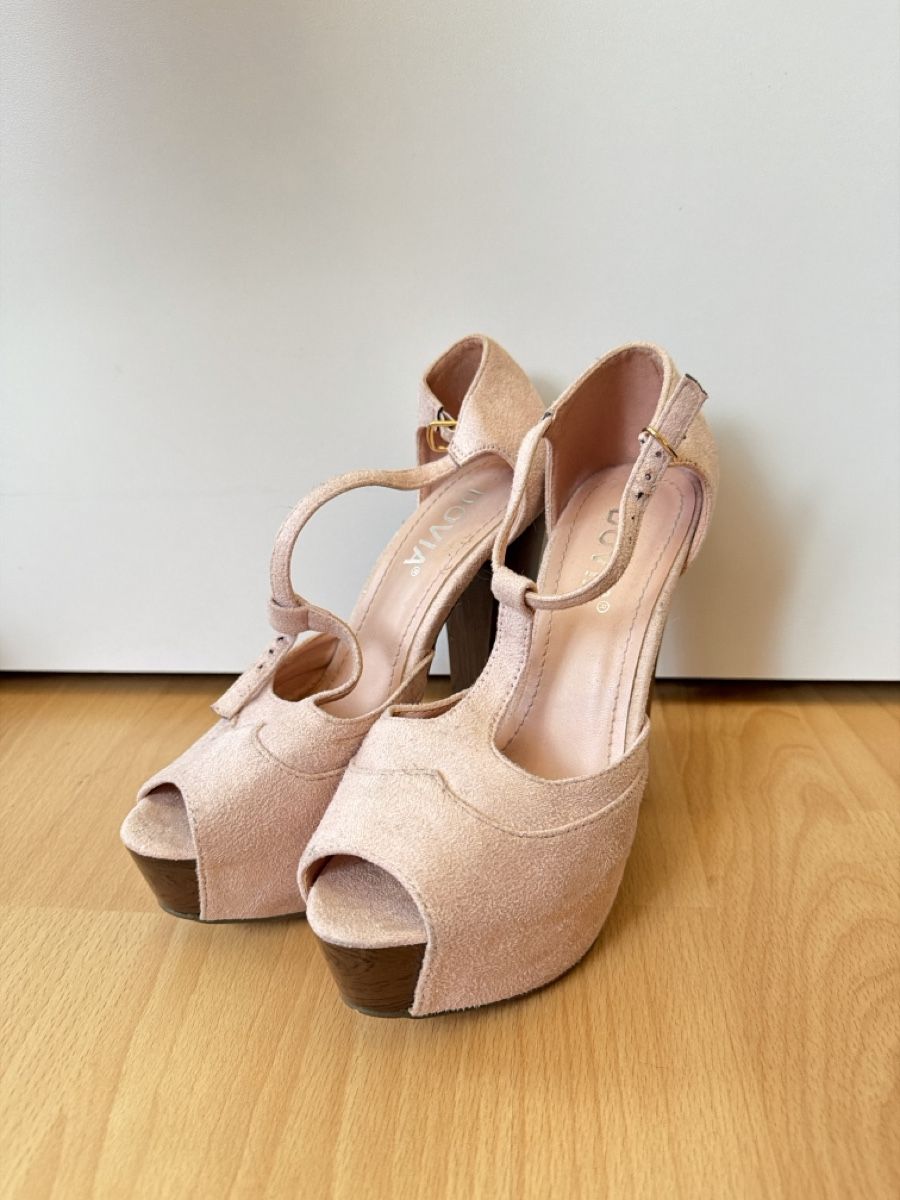 Scarpe da donna: Pink Plateau-Heels mit Holzabsatz – Usato da Dagmersellen venduto da SabrinaZu