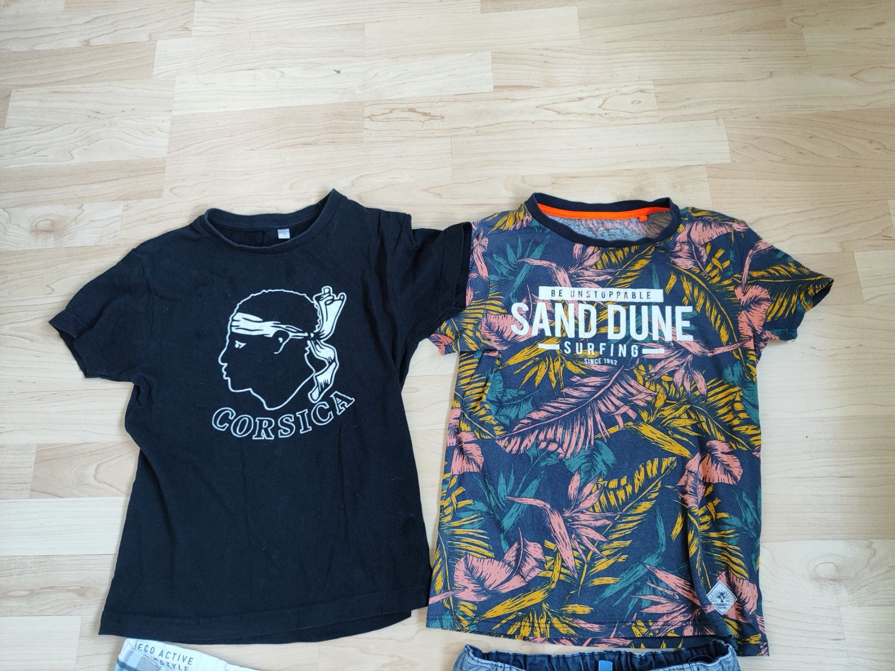 Lotti & Set di vestiti: Shorts und Shirts Gr. 128 – Usato da Seon venduto da Mandes1 2