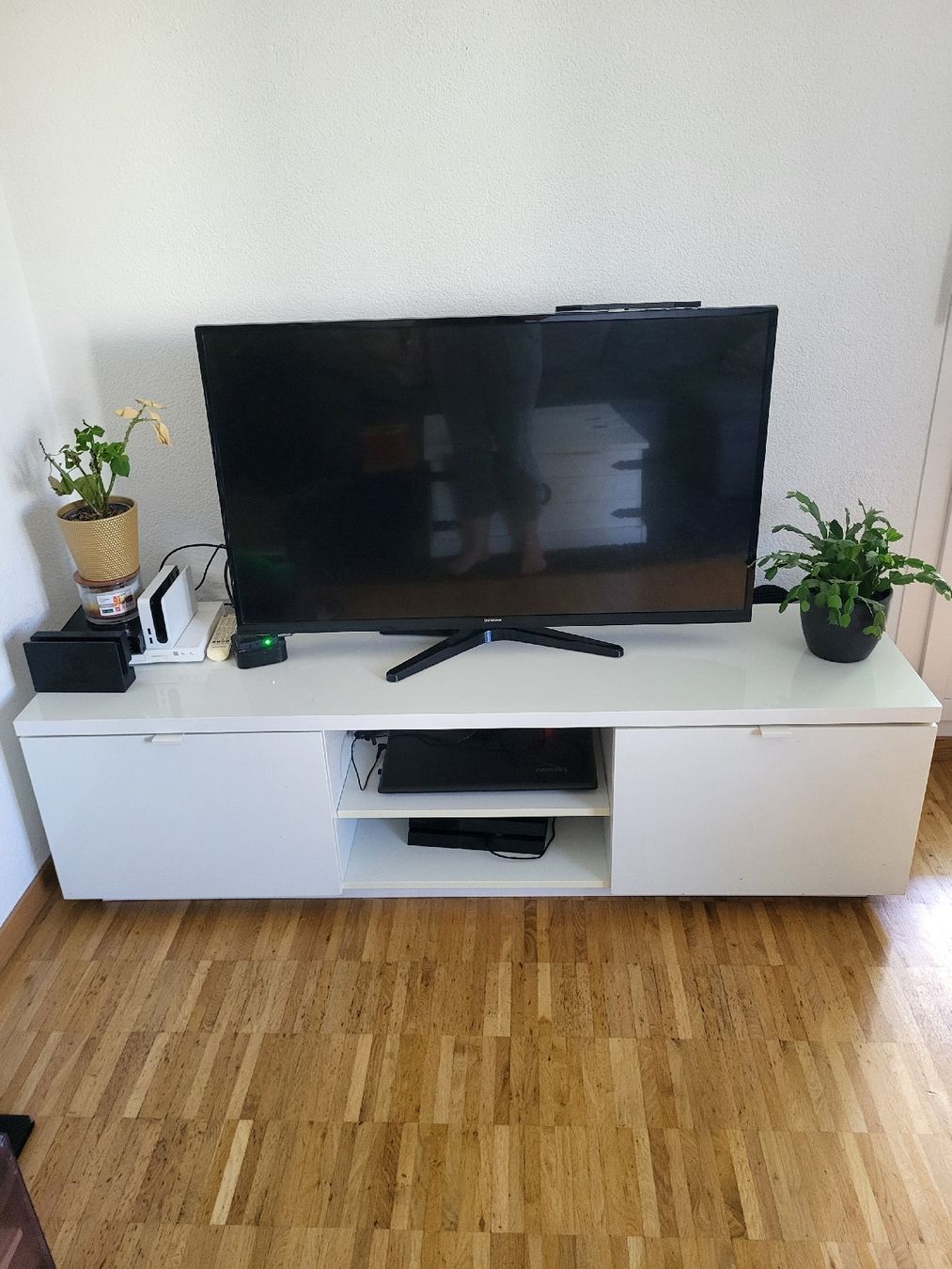 Ikea TV Möbel: meuble tv ikea – Gebraucht aus Biel/Bienne von Wensol
