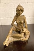 Bronzefigur – Mädchen mit Katze