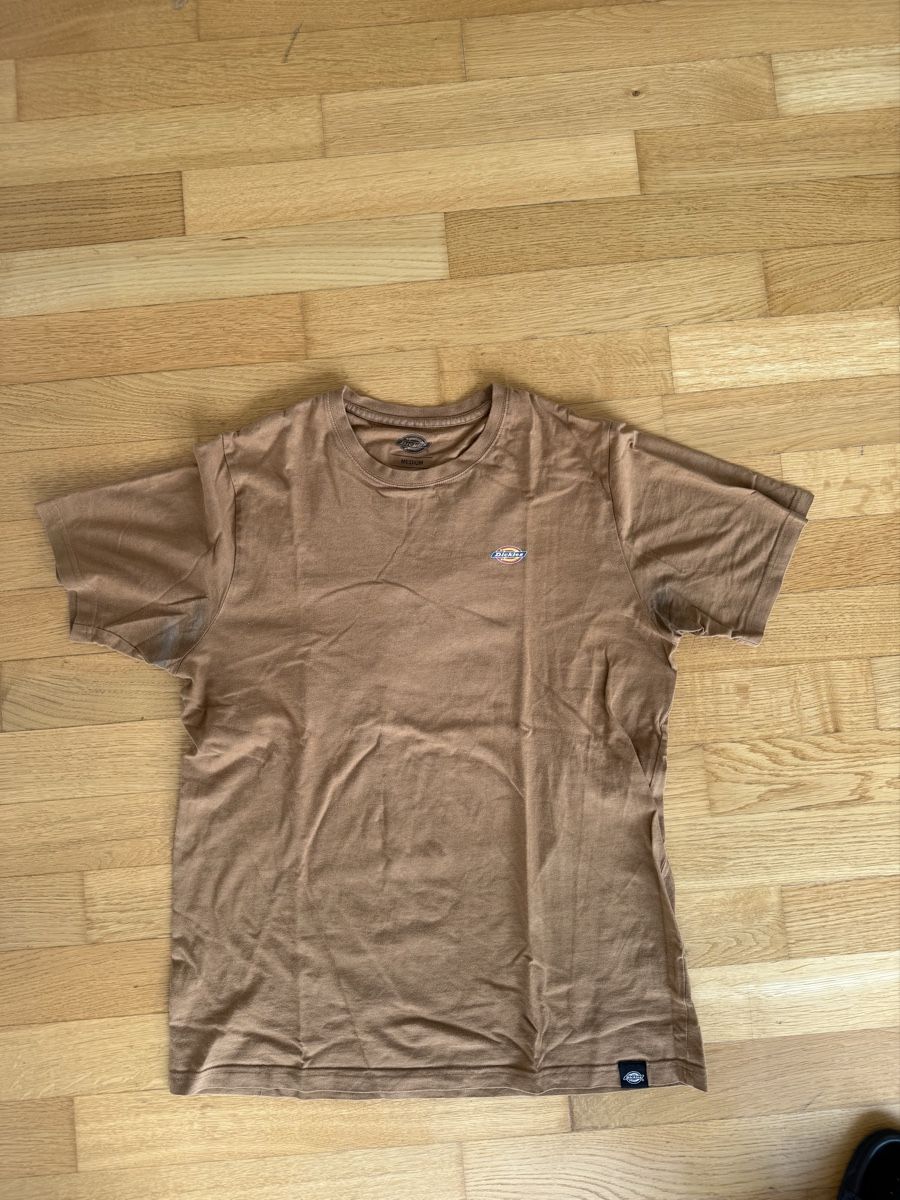 Dickies T-shirt: Braunes Dickies T-shirt M – Usato da Urtenen-Schönbühl venduto da gab_h8nb