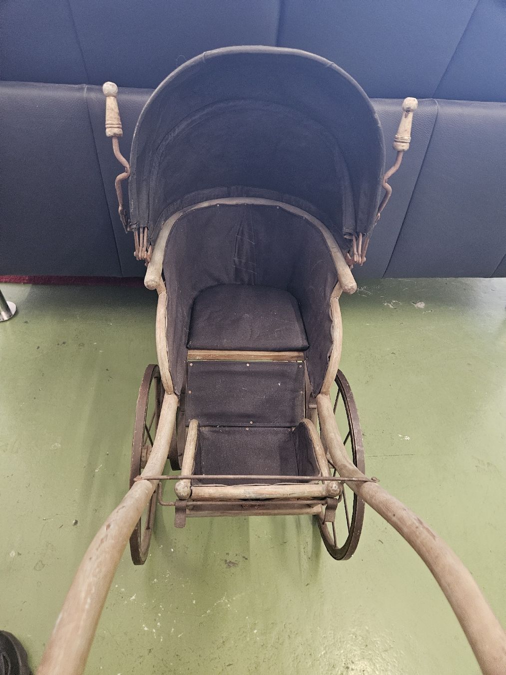 Carrozzine per bambole: Antiker Puppenwagen  – Usato da Pratteln venduto da Cartonsducoeur_bl 3