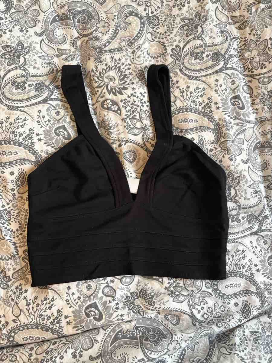 Tops: Damen Top schwarz Grösse S neuwertig – Gebraucht aus Birsfelden von AfterSunday