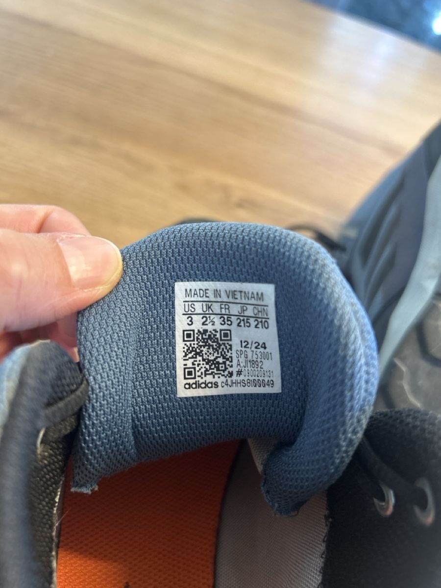 Adidas Chaussures garçon: Adidas Terrex Kinderwanderschuhe Grösse 35 – D'occasion à Liestal par Hostettler87 2
