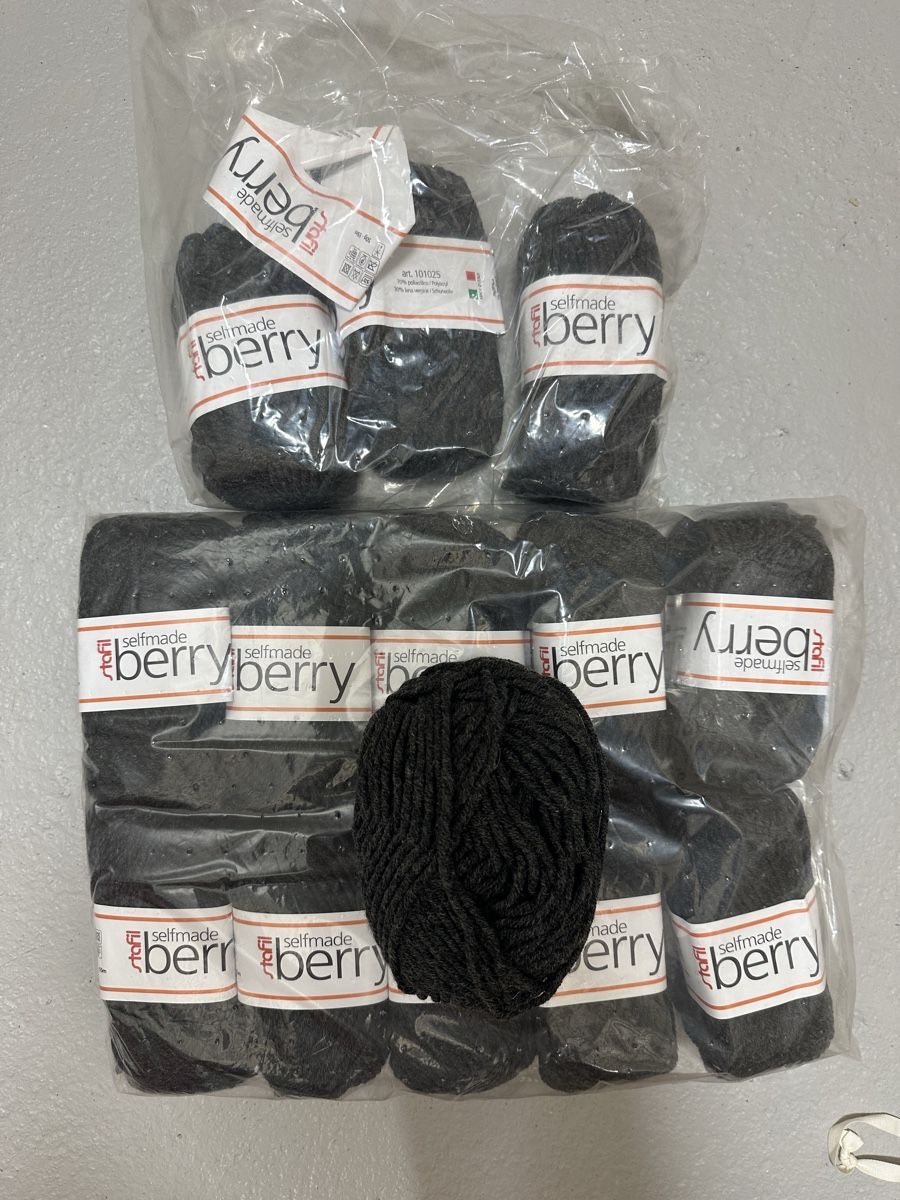 Lana: Garn "berry" 70% Polyacryl, 30% Schurwolle neu – Nuovo (secondo la descrizione) da Luzern venduto da aaalliinne