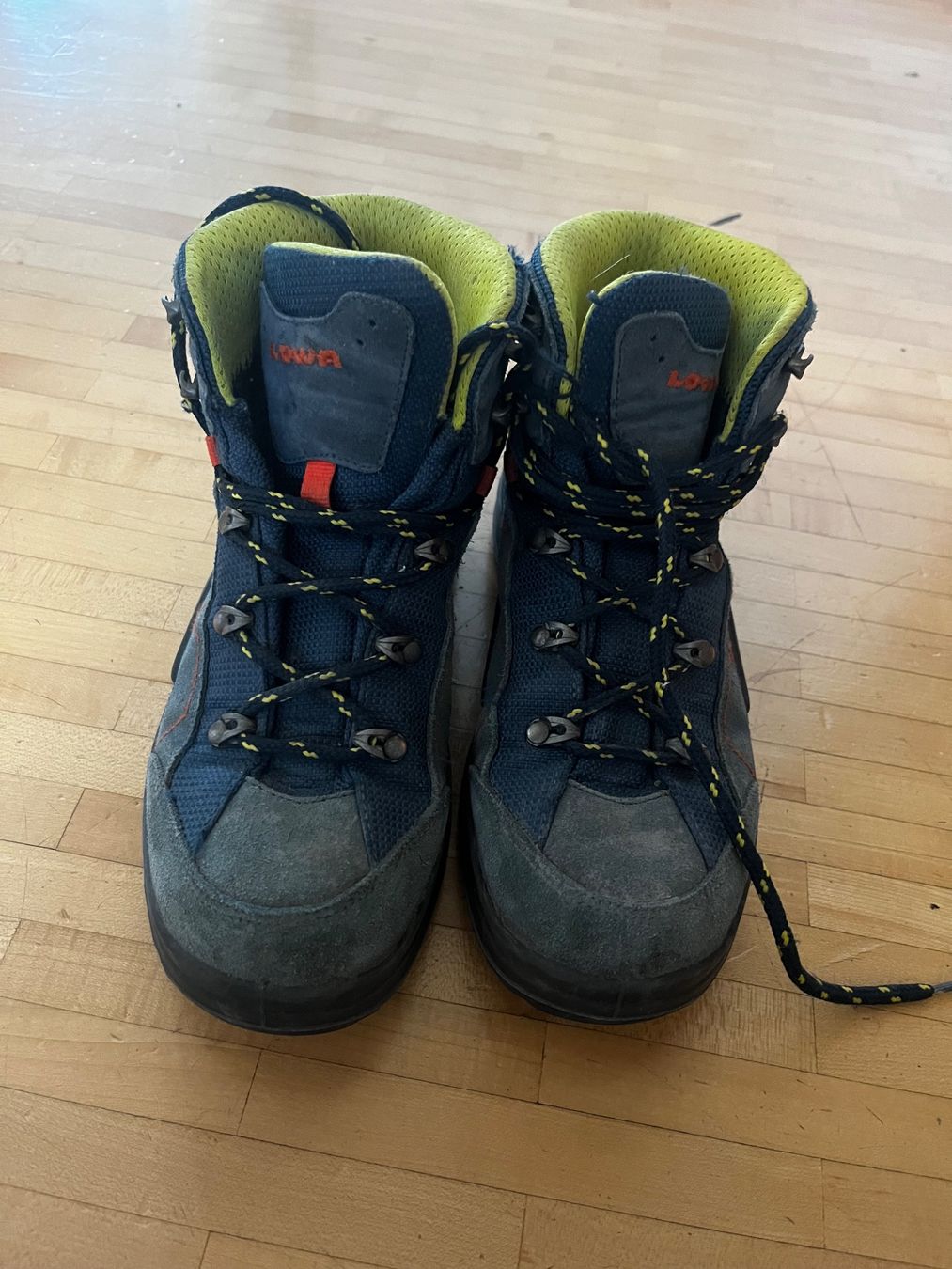Lowa Scarpe da uomo: Lowa Wanderschuhe 36 – Usato da Horgen venduto da Hoppelhase11
