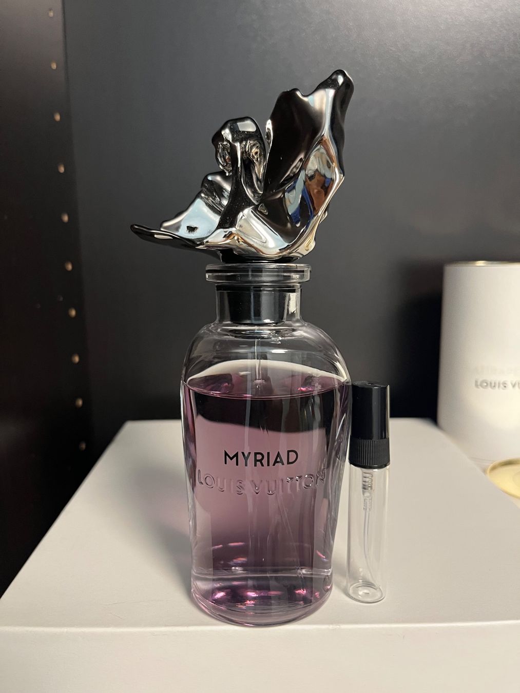 Louis Vuitton Profumi & Eau de Toilette: 5ml Louis Vuitton Myriad Abfüllung – Usato da Thun venduto da ina_8hwc