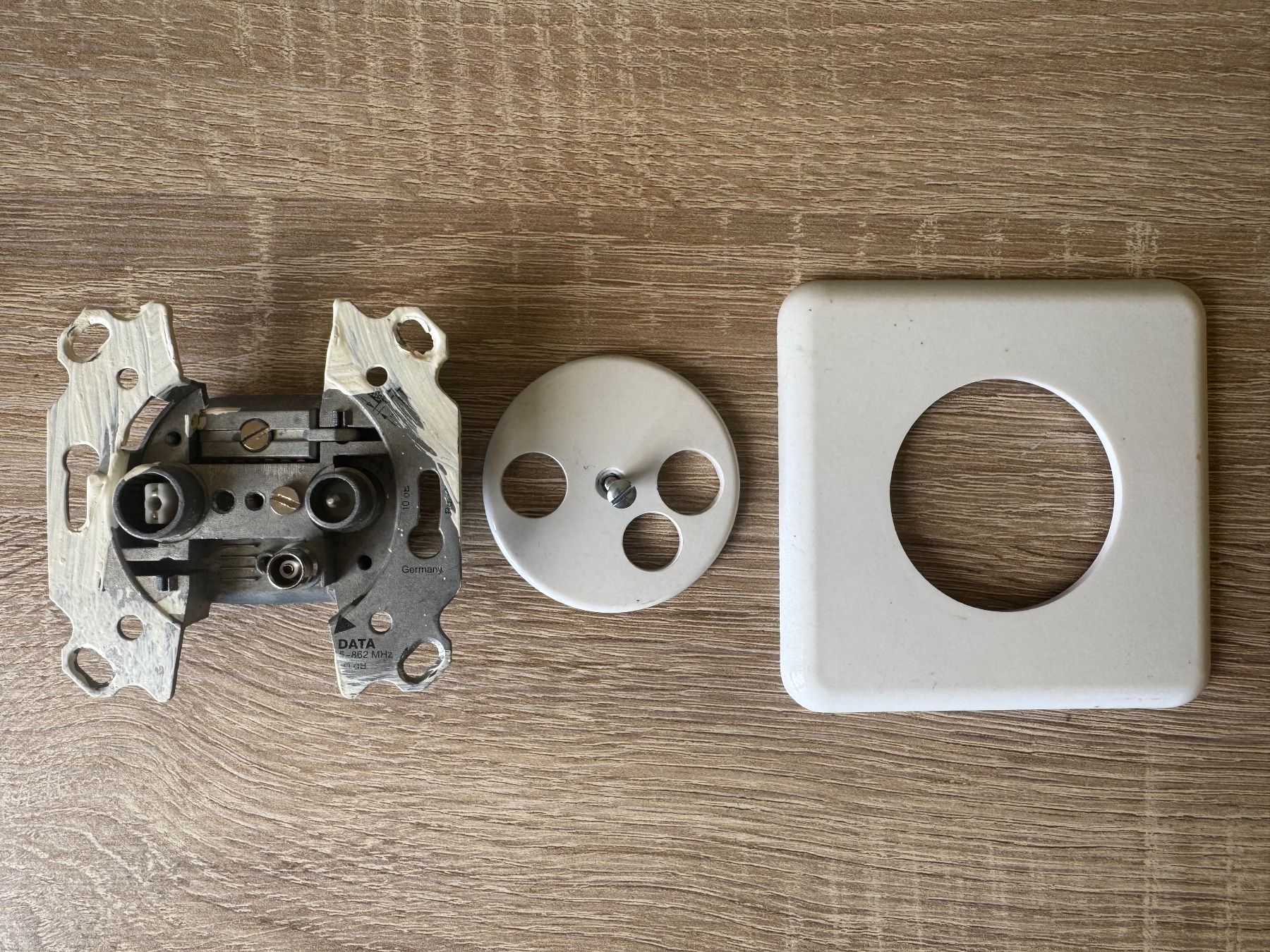 Spine: prise coaxiale d'occasion – Usato da Glovelier venduto da D.S.B 1