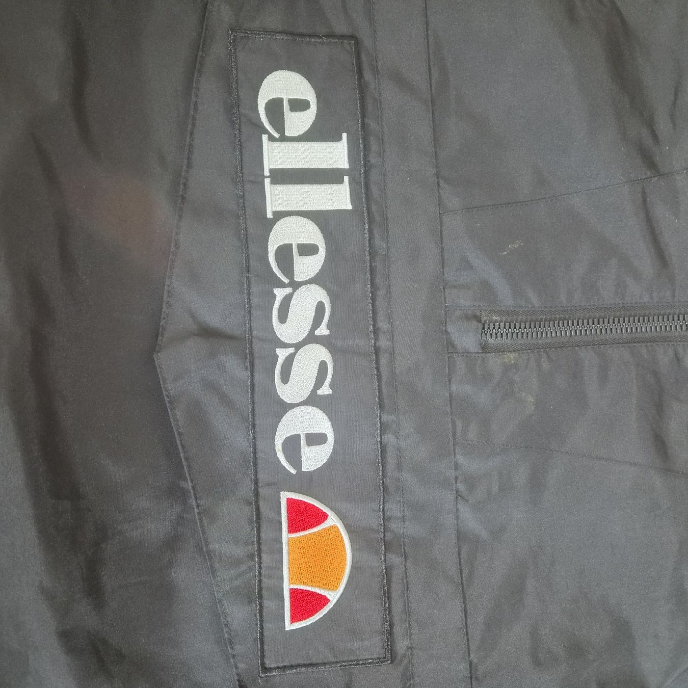 Ellesse Giacche: Ellesse Känguru Regenjacke Schwarz, Grösse M – Nuovo (secondo la descrizione) da Aesch BL venduto da PrestonMesh 1