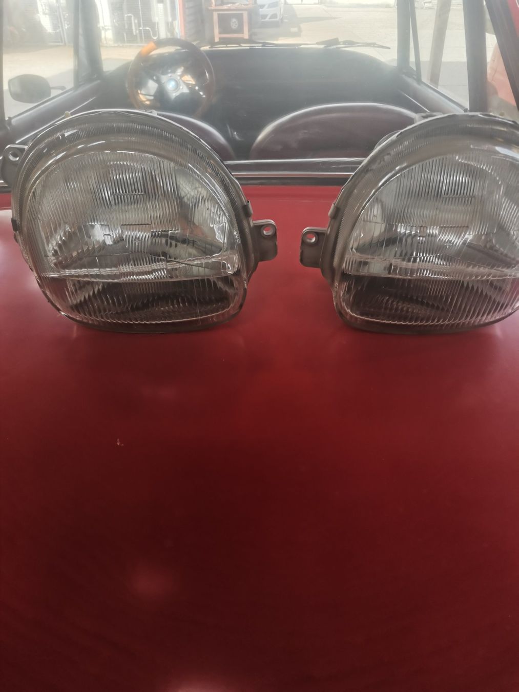 Carello Fari: Renault Twingo Glasscheinwerfer – Usato da quartino venduto da bernet.rs