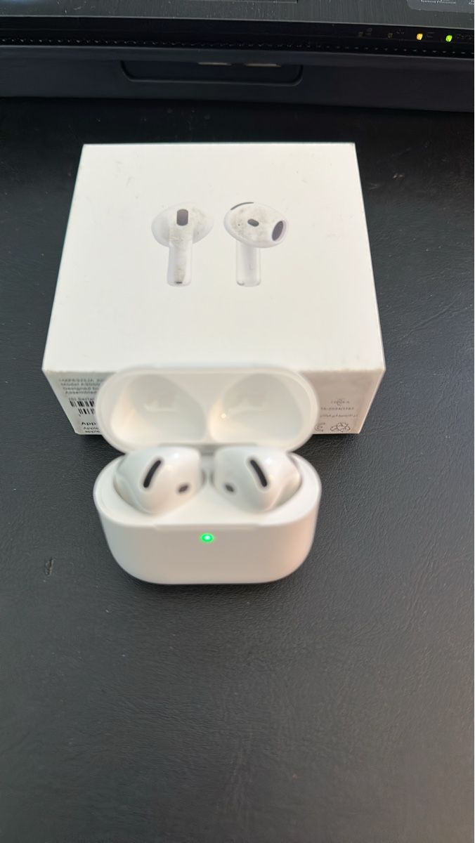 Apple Cuffie: Apple AirPods 4 avec boîtier de charge – Nuovo (secondo la descrizione) da Ropraz venduto da eri_v66k