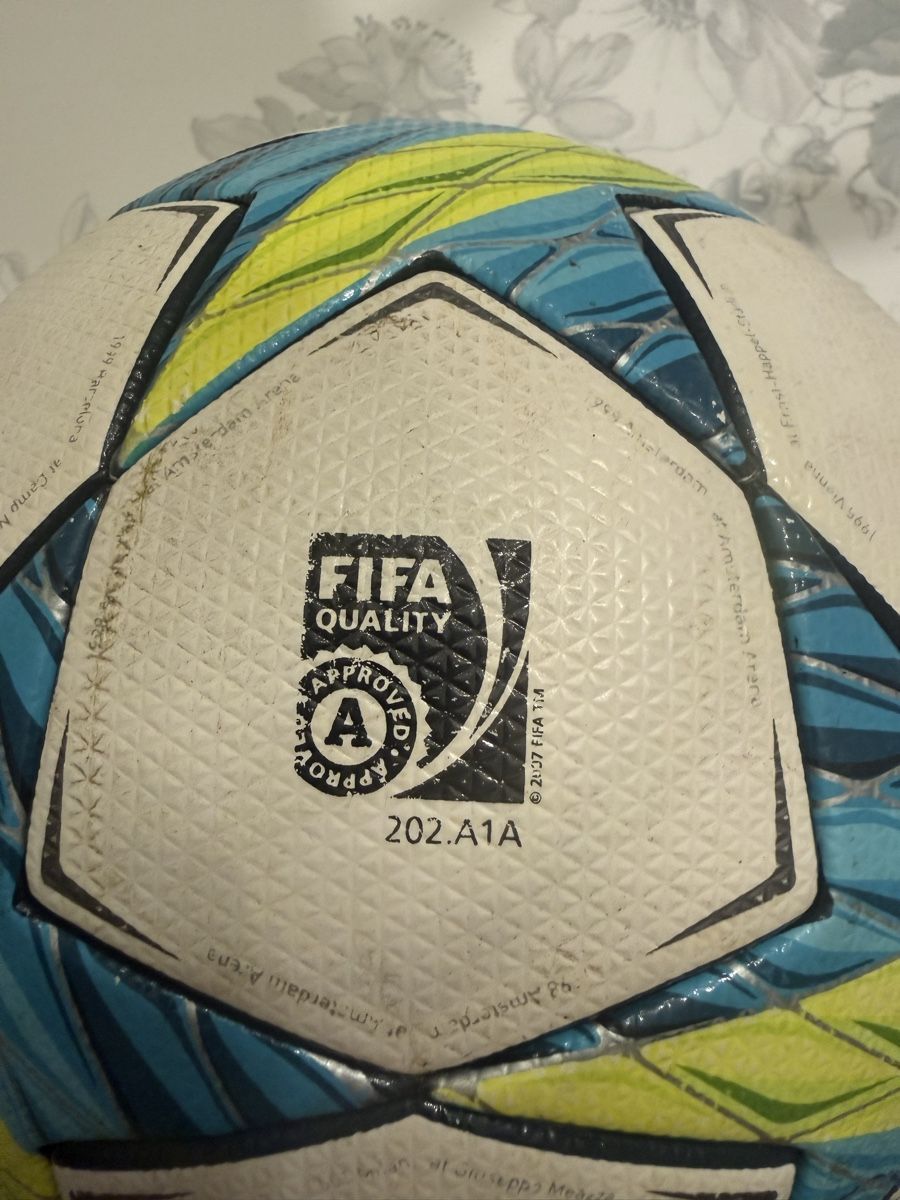 Adidas Ballons: Champions League Final Ball 2012 – D'occasion à eglisau par schmied1992 4