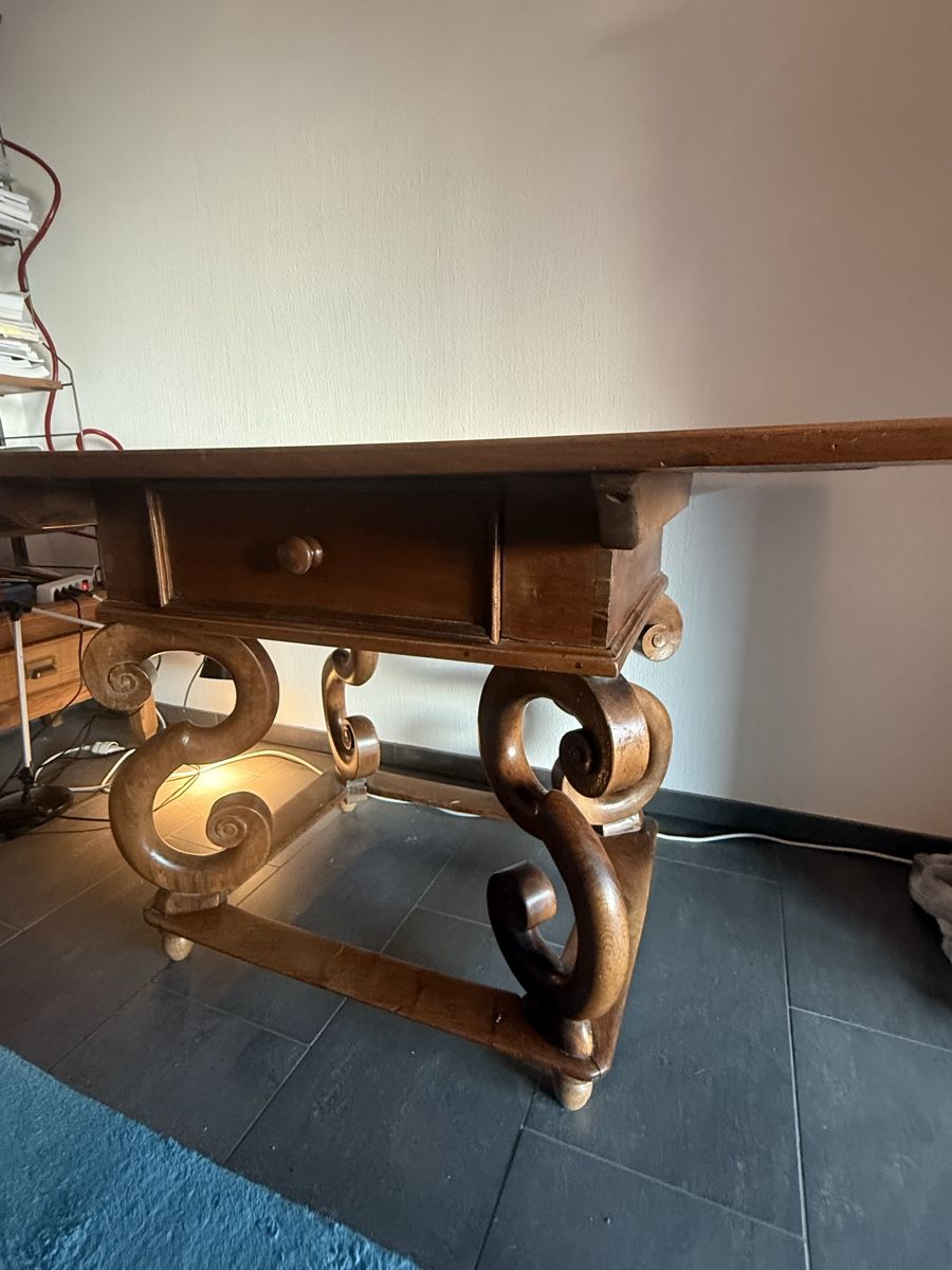 Tables: Eleganter Holztisch – D'occasion à Chur par pet_q7kd 1