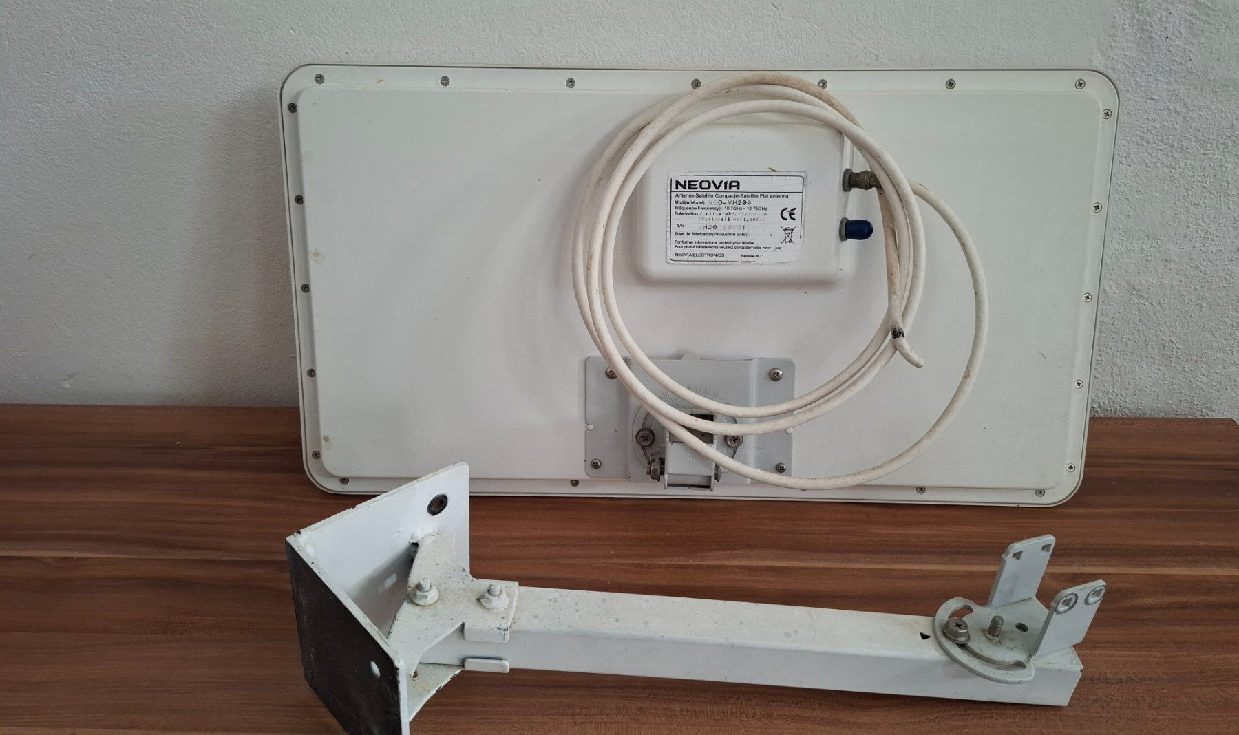 Funktechnik: Antenne satellite compacte Neovia avec support/Neovia Kompak – Gebraucht aus Moutier von antols2155 3