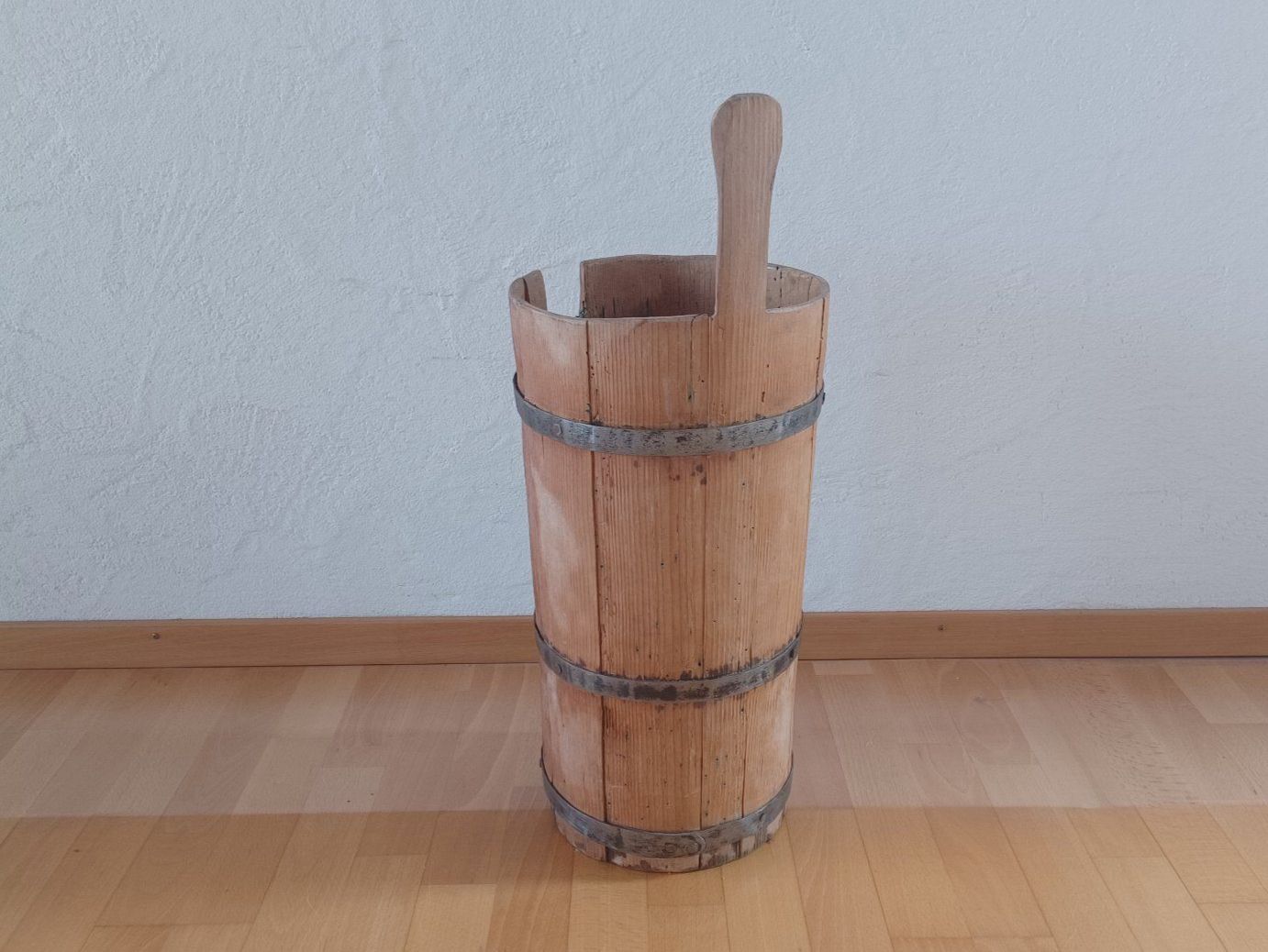 Altri elettrodomestici e apparecchi d’epoca: Antike Holzbrente / Butterfass / Schirmständer – Usato da Winterthur venduto da Aladin013 1