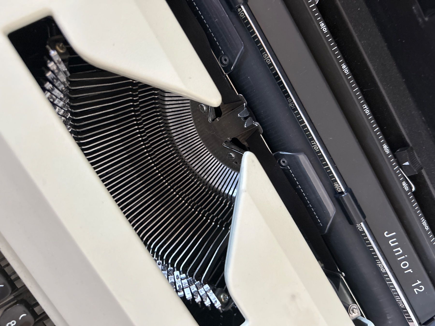 Triumph Macchine da scrivere: Junior 12 Schreibmaschine – Usato da Horgen venduto da bet_scy8 4