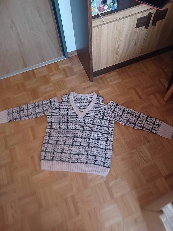 Pullover & Sweatshirts: Pull en maille saumon et noir – Gebraucht aus Soyhières von 5jm_5czl 1