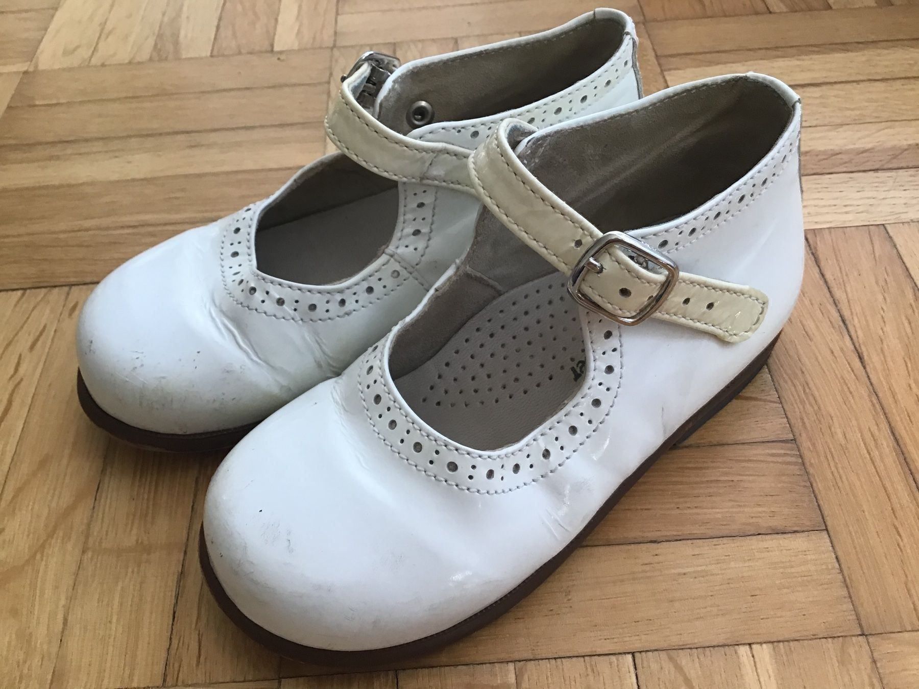 Scarpe per ragazze: Riemchen-Ballerina Lackleder Grösse 24 – Usato da Emmenbrücke venduto da Hathor123