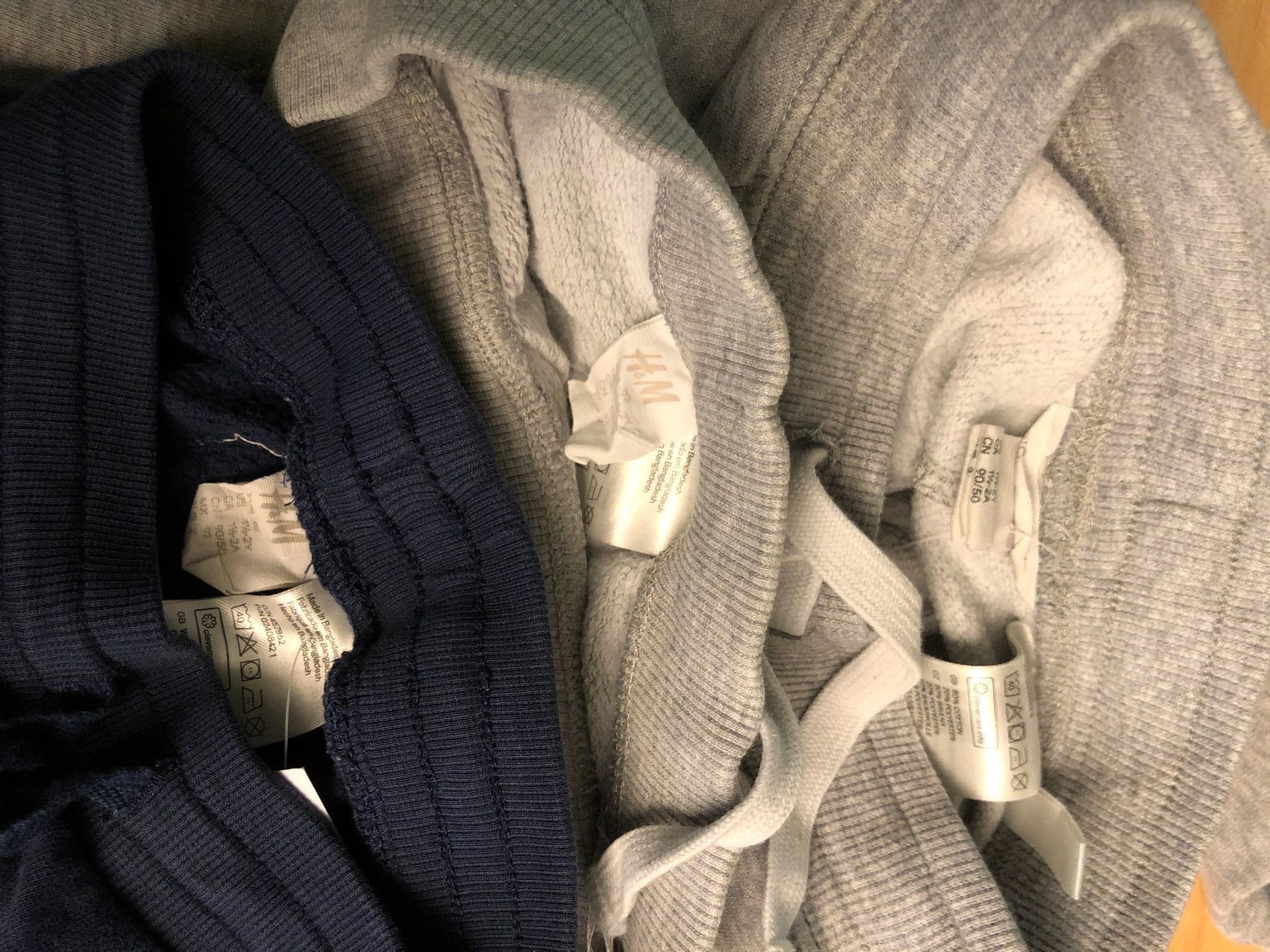 H&M Pantalons: 3 H&M Trainerhosen Gr.92 – D'occasion à Obergerlafingen par cabo4 2