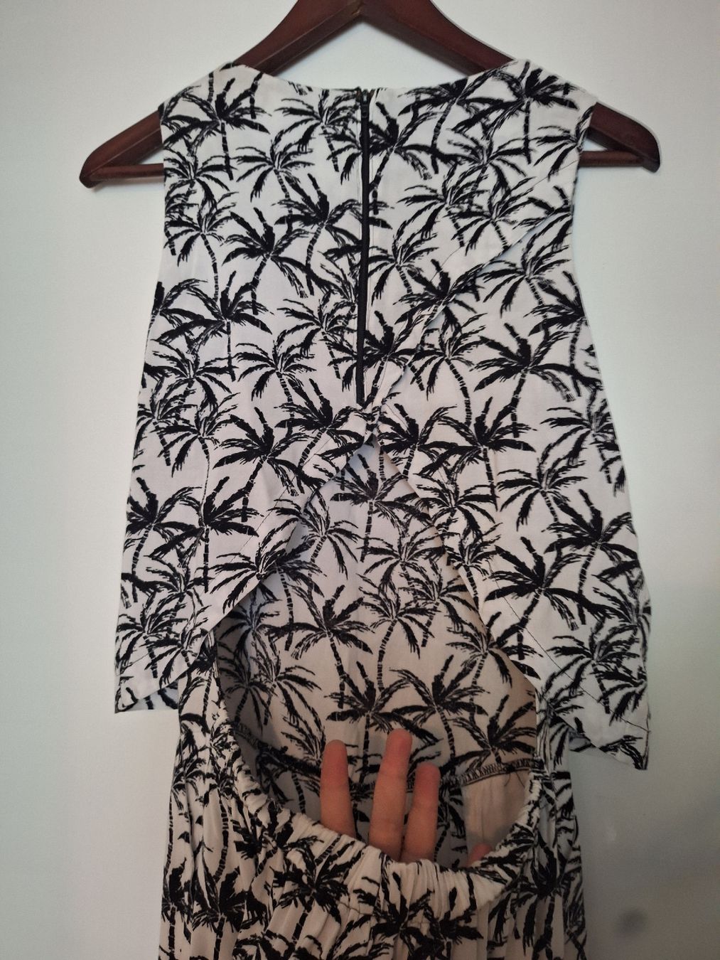 Mango Tute: Mango Jumpsuit Gr. S Palmenmuster schwarz/weiss – Usato da Adlikon b.Regensdf venduto da che_xxb9 2