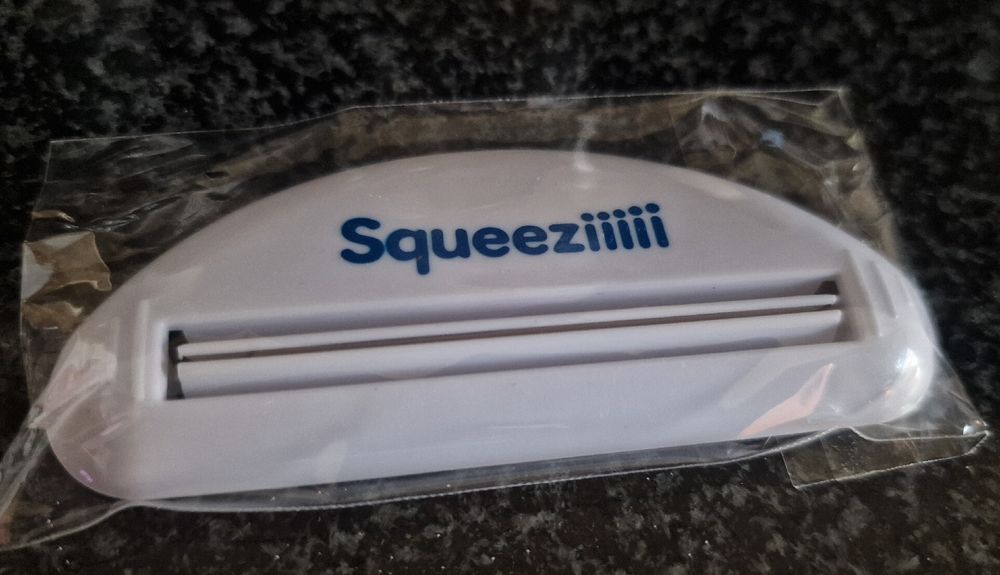 Küchengeräte: Squeeziiii! Zahnpasta-Tuben Ausdrücker - Nie mehr Reste drin – Neu und originalverpackt aus Glattpark(Opfikon) von Skypflaume 2