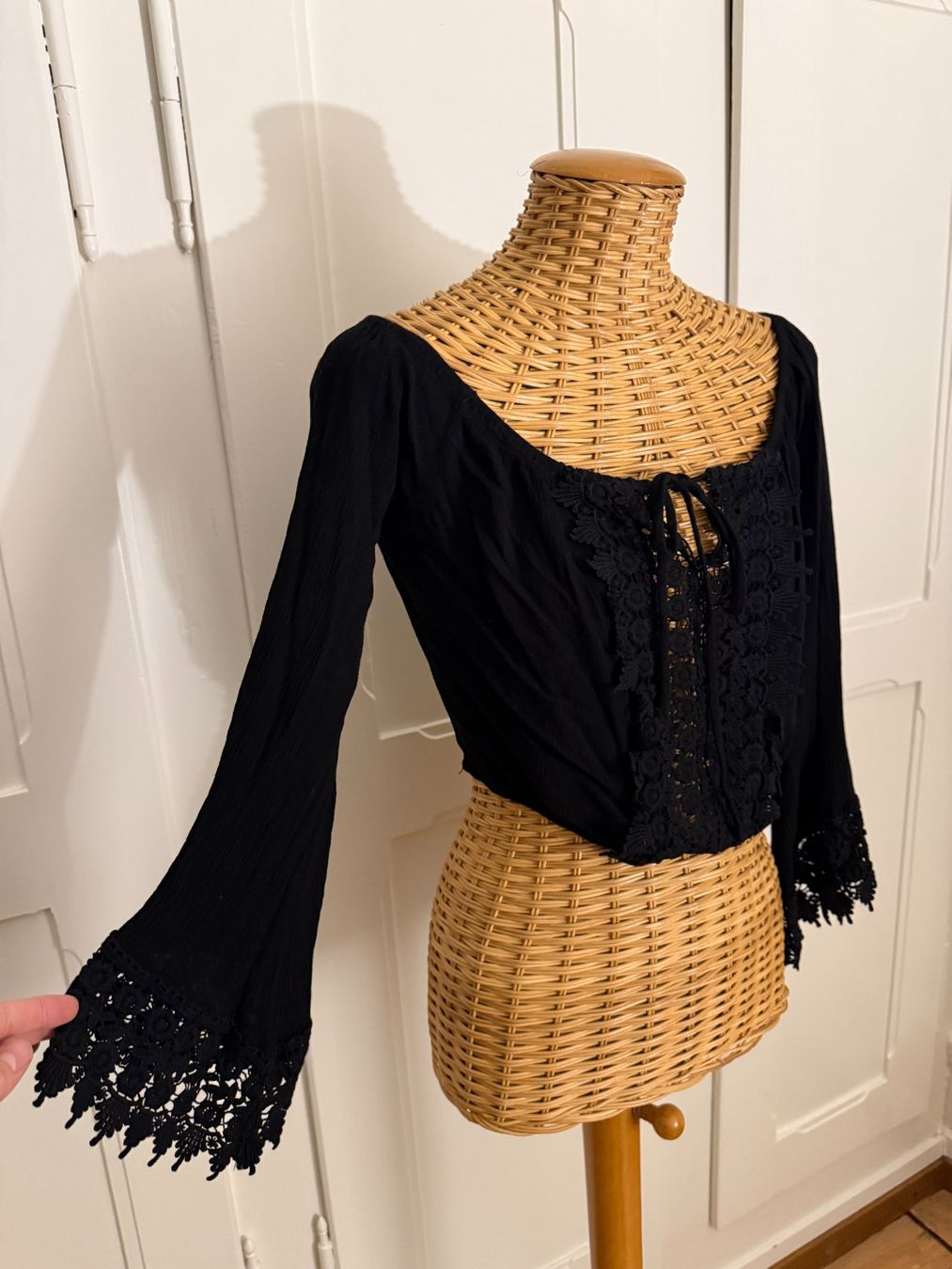 Blusen: FOREVER 21 - cropped Blusenshirt schwarz S – Gebraucht aus Zürich von Diazaio 1
