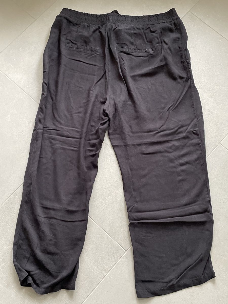 Pantaloni: Damenhose schwarz, Street One, Grösse M – Usato da Adligenswil venduto da Treegarden 1