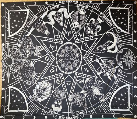 Großer Wandteppich / Tuch mit Sternzeichen & Skeletten (200x