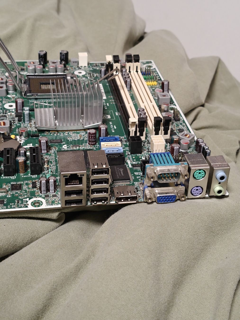 Intel Schede madri: HP Mainboard mit CPU Intel 06 E6700 Geprüft & Top! – Usato da Münchenstein venduto da way_8mff 1
