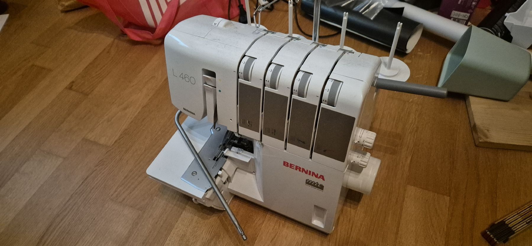 Bernina Machines à coudre: Bernina Overlock L460 – Défectueux à Rifferswil par Tinaa1987 1