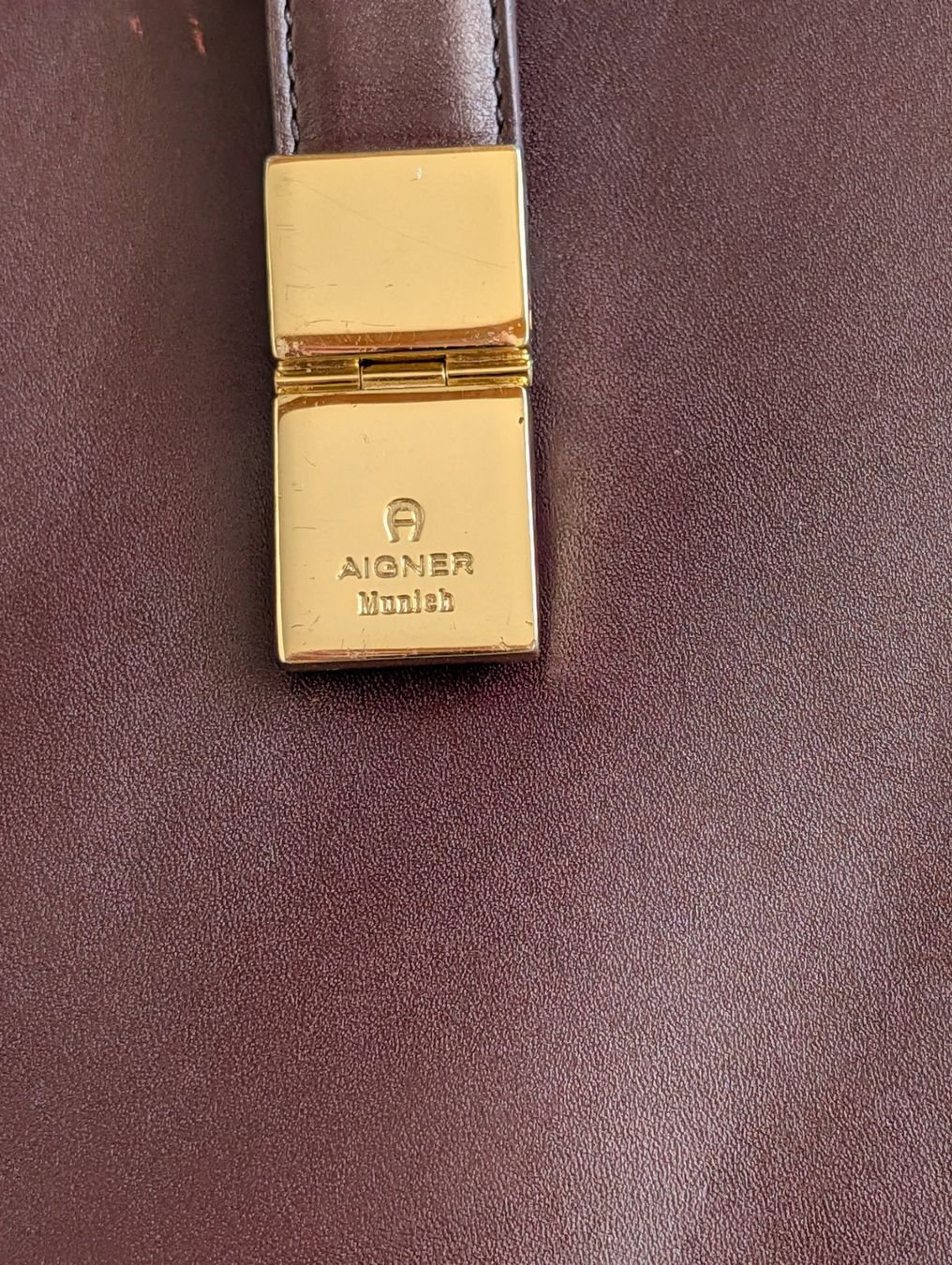 Aigner Borse da donna: Damen Handtasche Aigner Leder dunkelrot – Usato da Herisau venduto da apo_bxx7 1