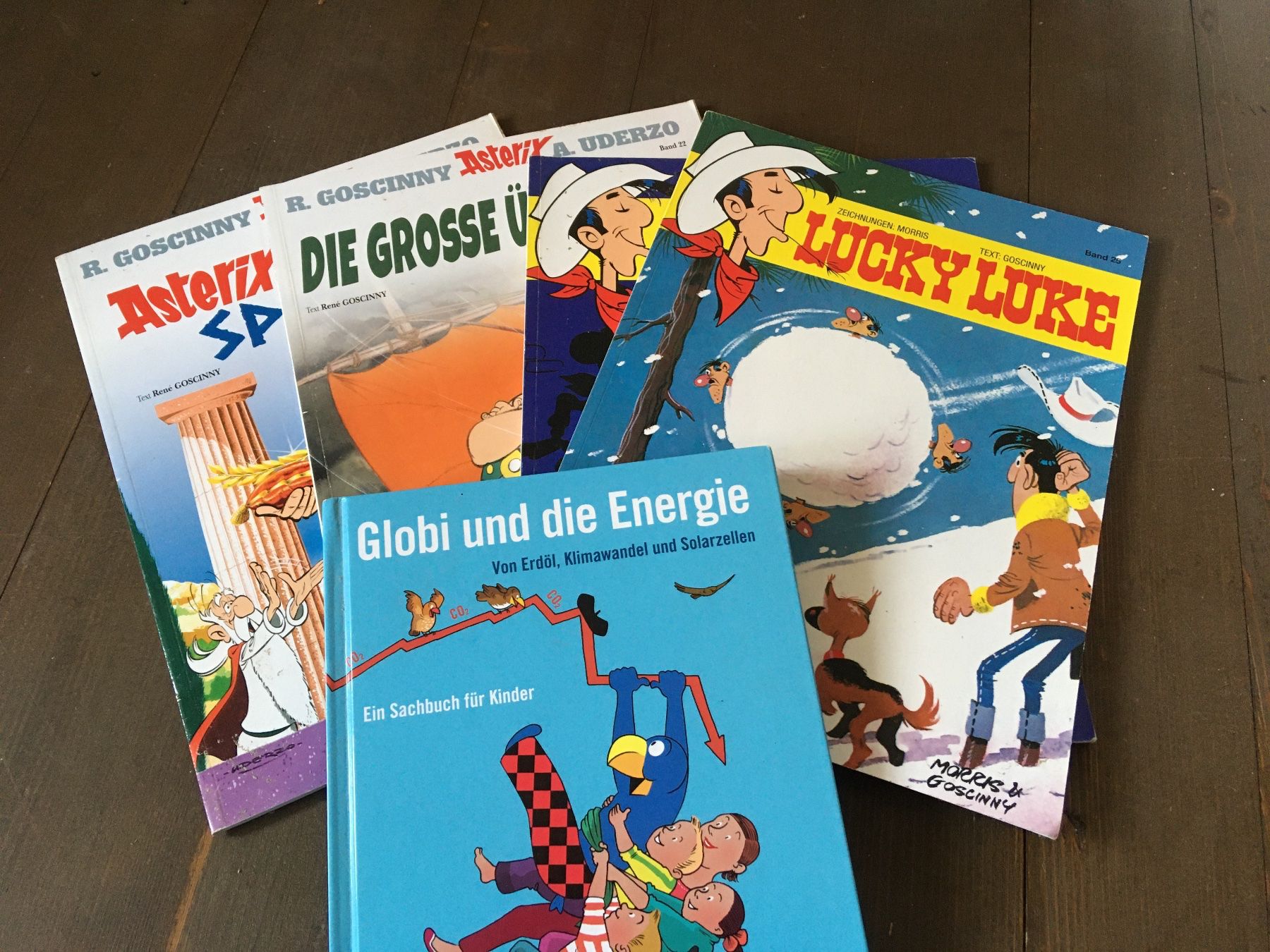Fumetti: 5 Comics: Asterix, Lucky Luke & Globi – Usato da Nänikon venduto da tinatina78