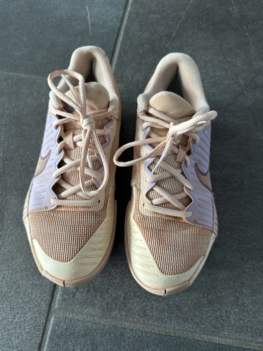 Nike Scarpe da donna: Nike Tennisschuhe Gr. 38 – Usato da Wileroltigen venduto da torro11