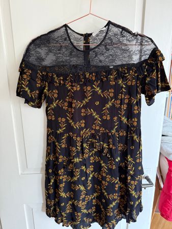 Sandro Kleid schwarz geblümt