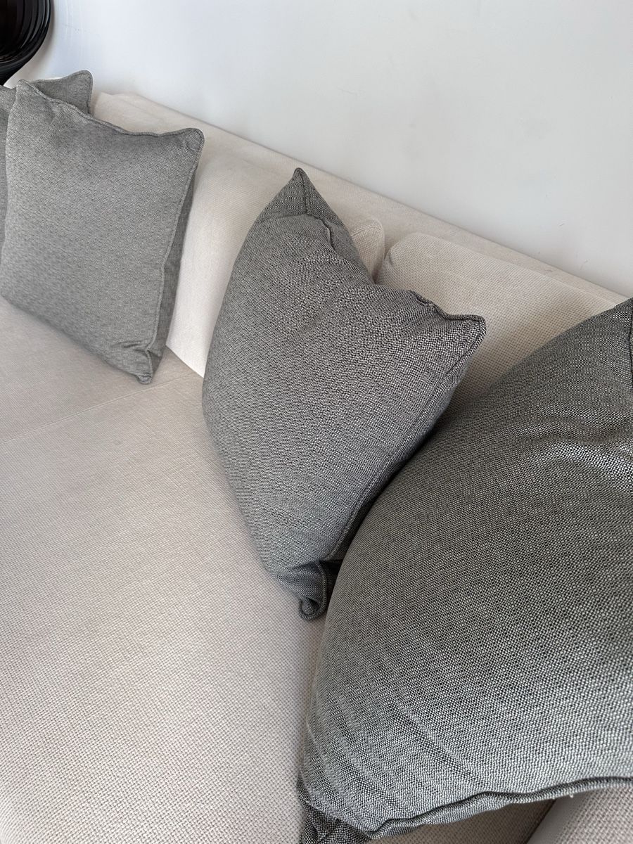 Kissen: Designer Cushions grey set of 4 Pillows – Neu (gemäss Beschreibung) aus Zürich von juz_2t2j 1