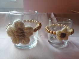 neu: 2er Set Kerzengläser mit Holzperlen und Häkelblumen