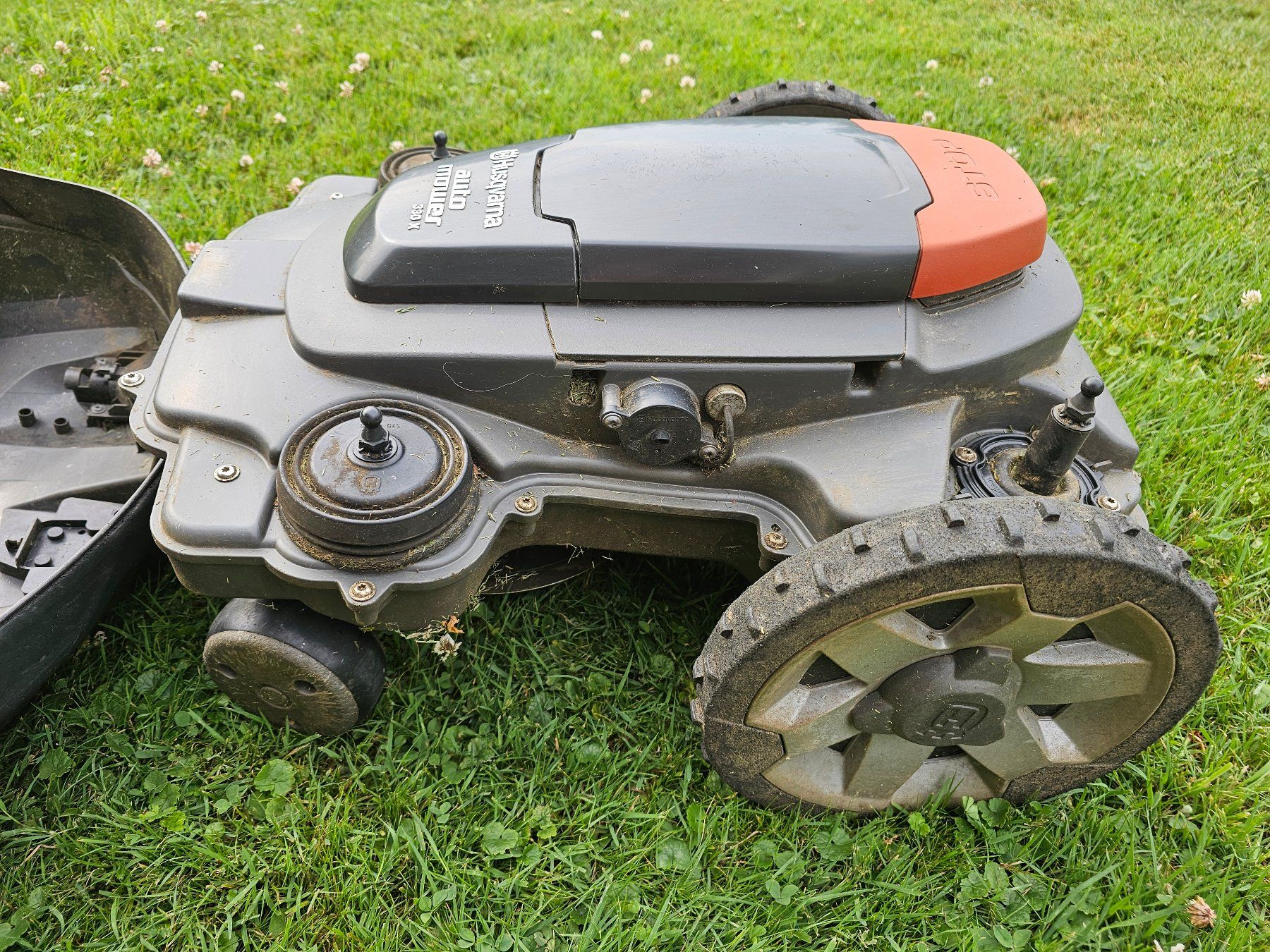 Husqvarna Rasenmäher: Mähroboter Husquarna Automower 330x – Gebraucht aus Kehrsiten von cmy 3