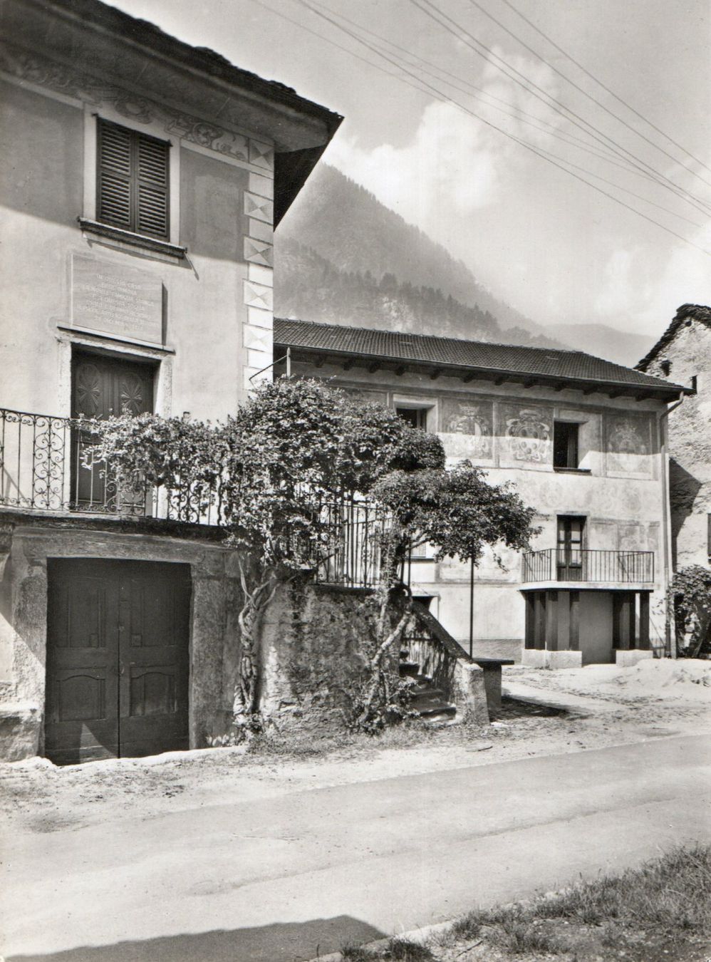 Cartoline postali: Giornico - Casa e piazza Stanga – Nuovo (secondo la descrizione) da Melano venduto da pisonsdro