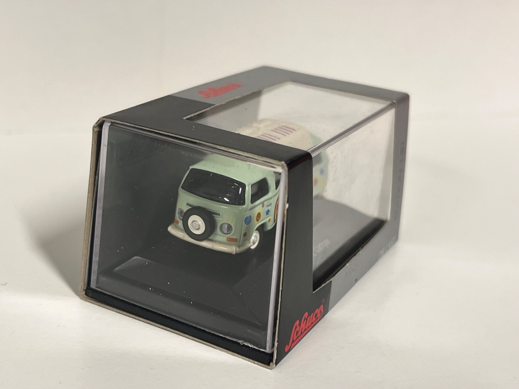 Schuco Modellini di ferrovie: Schuco VW T2 Camper "Peace" Edition 1:87 – Nuovo e nell'imballaggio originale da Geroldswil venduto da TopTrain54 1