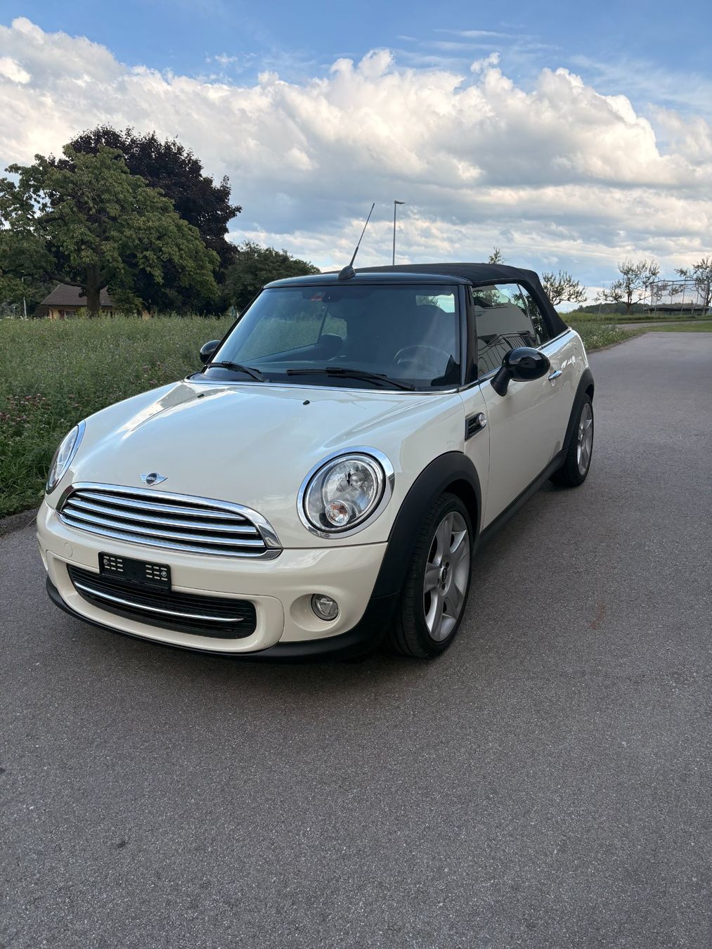 Mini Autos: Mini Cooper Cabrio 2015 – Gebraucht aus Delley von vbr_7mj7 9