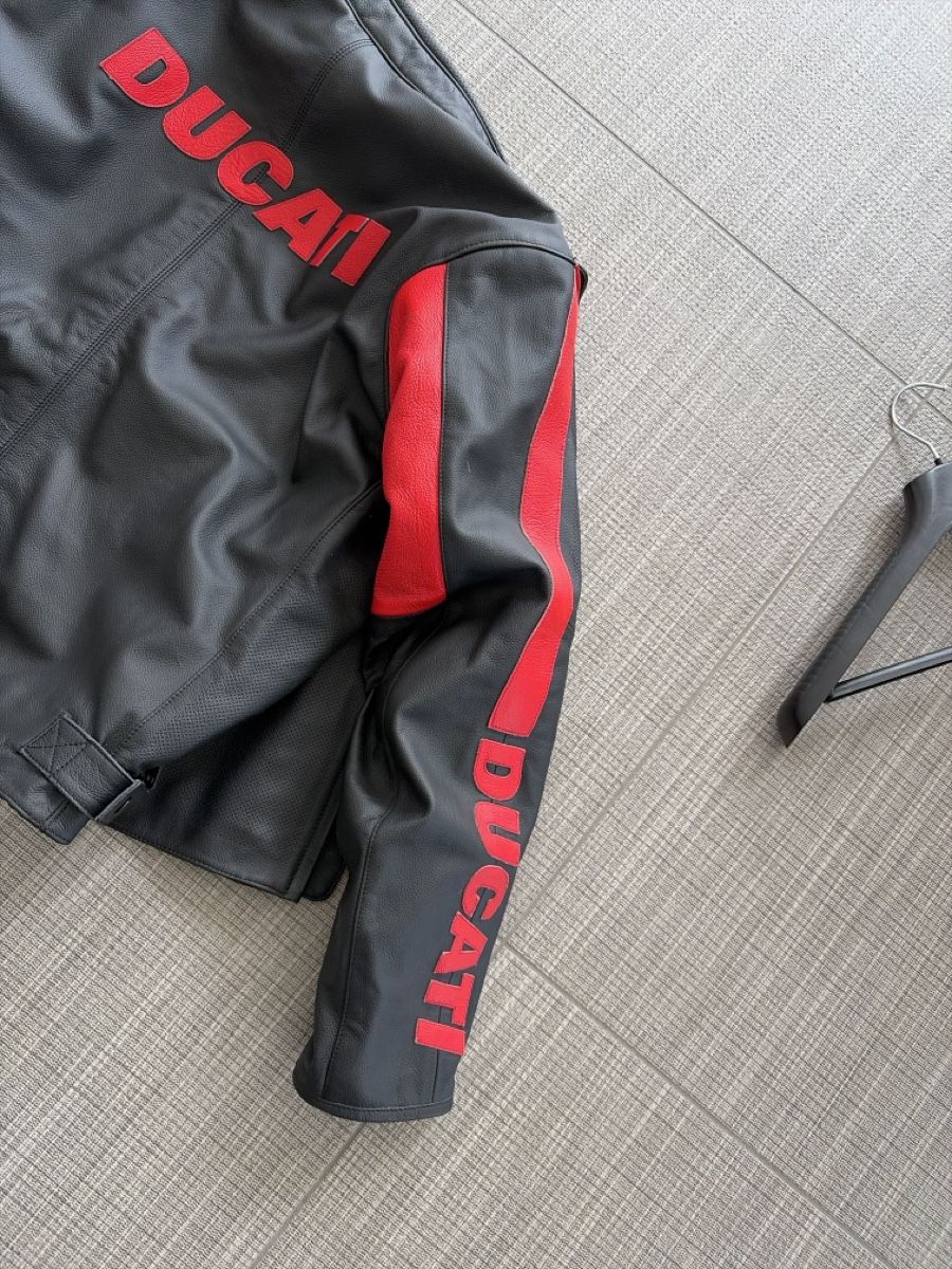 Ducati Vestes: Ducati Lederjacke – D'occasion à Sursee par nha00 4
